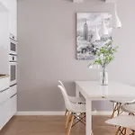 Rentplanet - Apartament Partynice Apartamento *