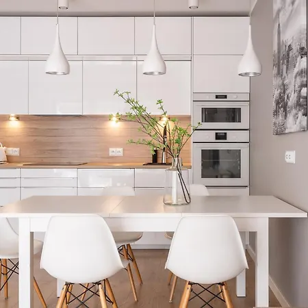 Rentplanet - Apartament Partynice Apartment *