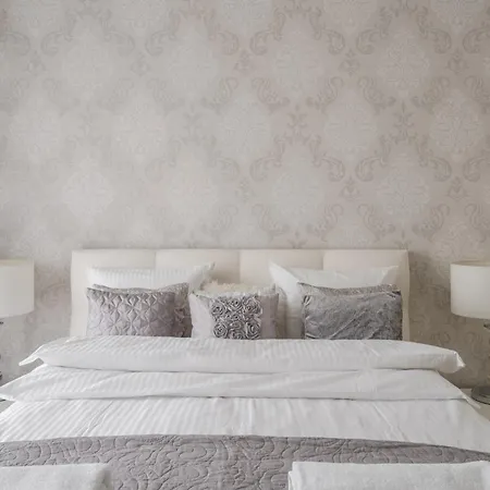 Rentplanet - Apartament Partynice