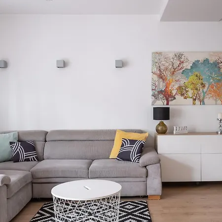 Apartment Rentplanet - Apartament Partynice *