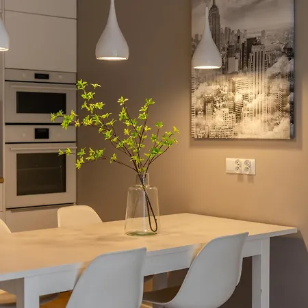 Apartmán Rentplanet - Apartament Partynice Vratislav